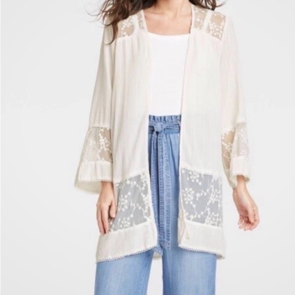 Knox Rose Cream and White Lace-Trim Open Front Kimono - Picture 2 of 8